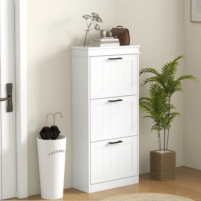 Schmaler Schuhschrank mit Klapptüren
